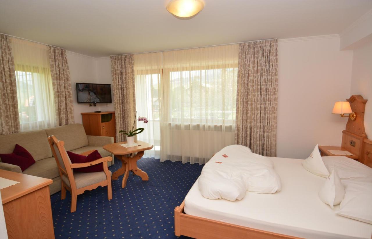 Parc Hotel Tyrol كاستيلِروتّو المظهر الخارجي الصورة