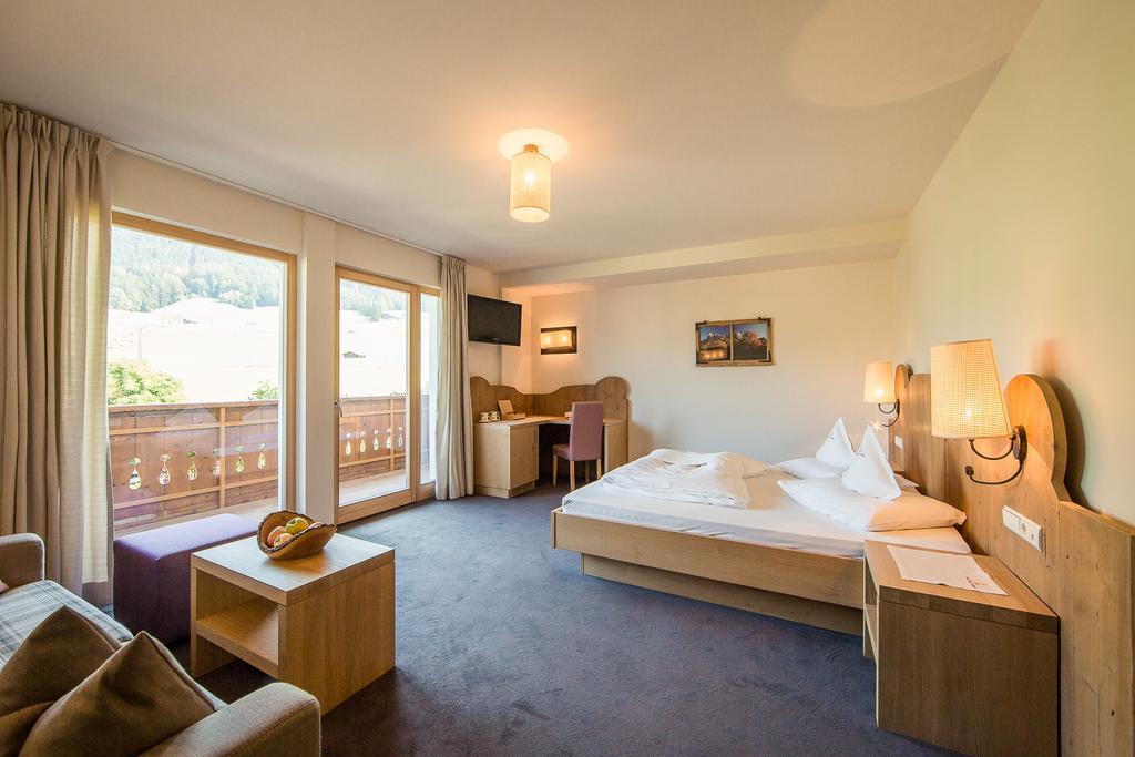 Parc Hotel Tyrol كاستيلِروتّو المظهر الخارجي الصورة