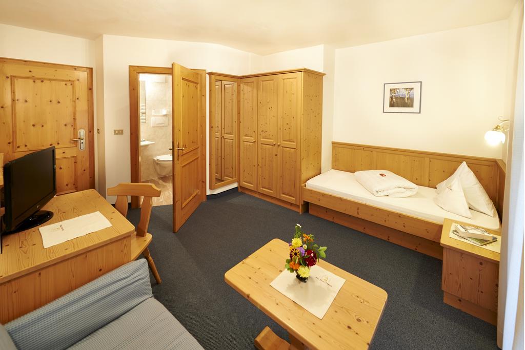 Parc Hotel Tyrol كاستيلِروتّو المظهر الخارجي الصورة