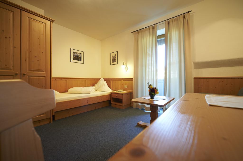 Parc Hotel Tyrol كاستيلِروتّو المظهر الخارجي الصورة
