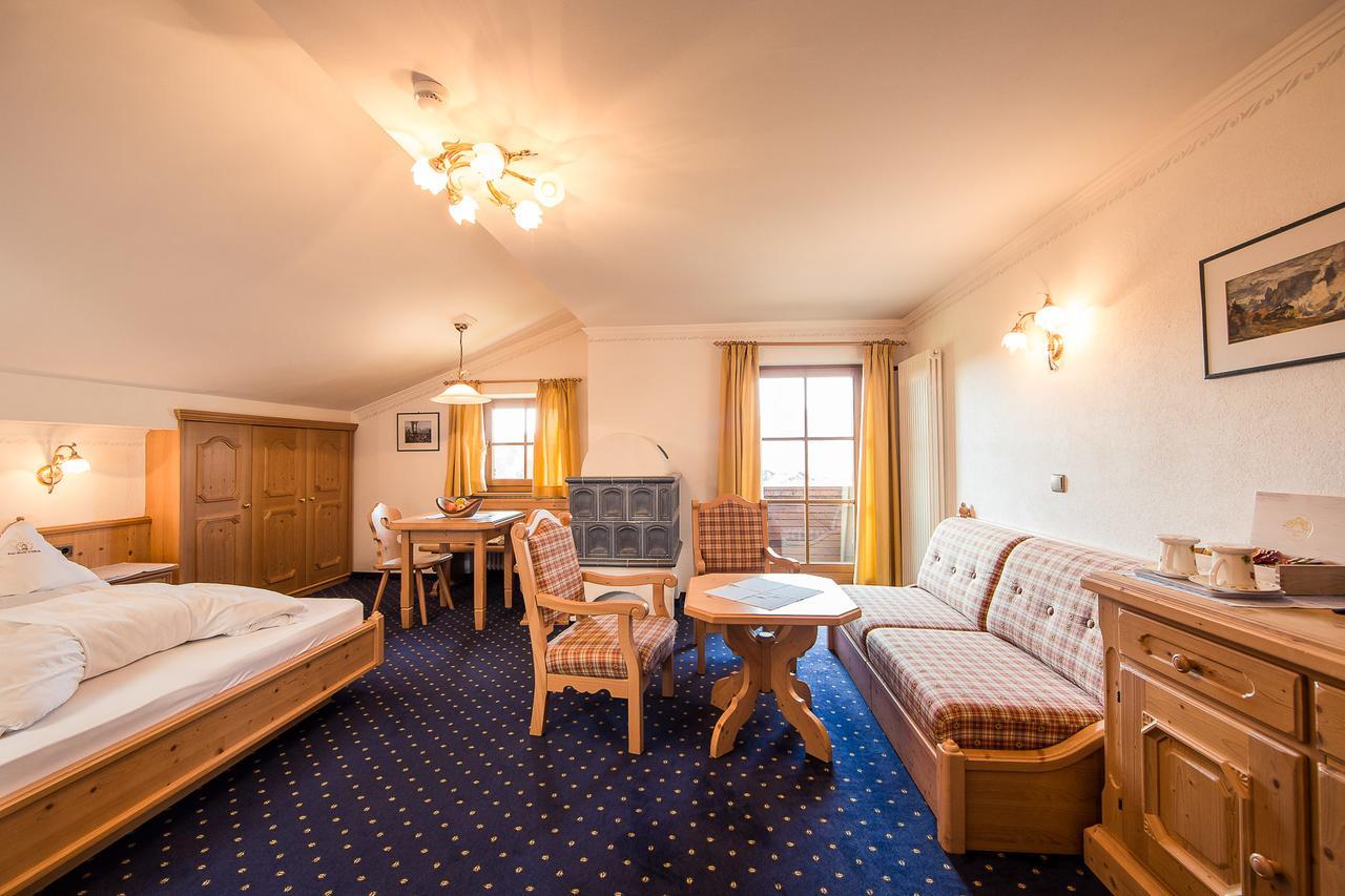 Parc Hotel Tyrol كاستيلِروتّو المظهر الخارجي الصورة